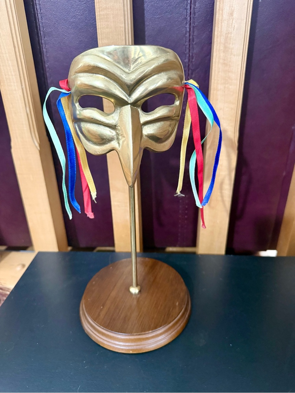 Vintage-Style Brass Venetian Mask on Pedestal – Theatrical Decor